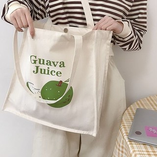 ꒰ทักก่อนสั่ง꒱ กระเป๋าผ้าทรงเหลี่ยม สกรีนลายฝรั่ง B3Guavatotebag