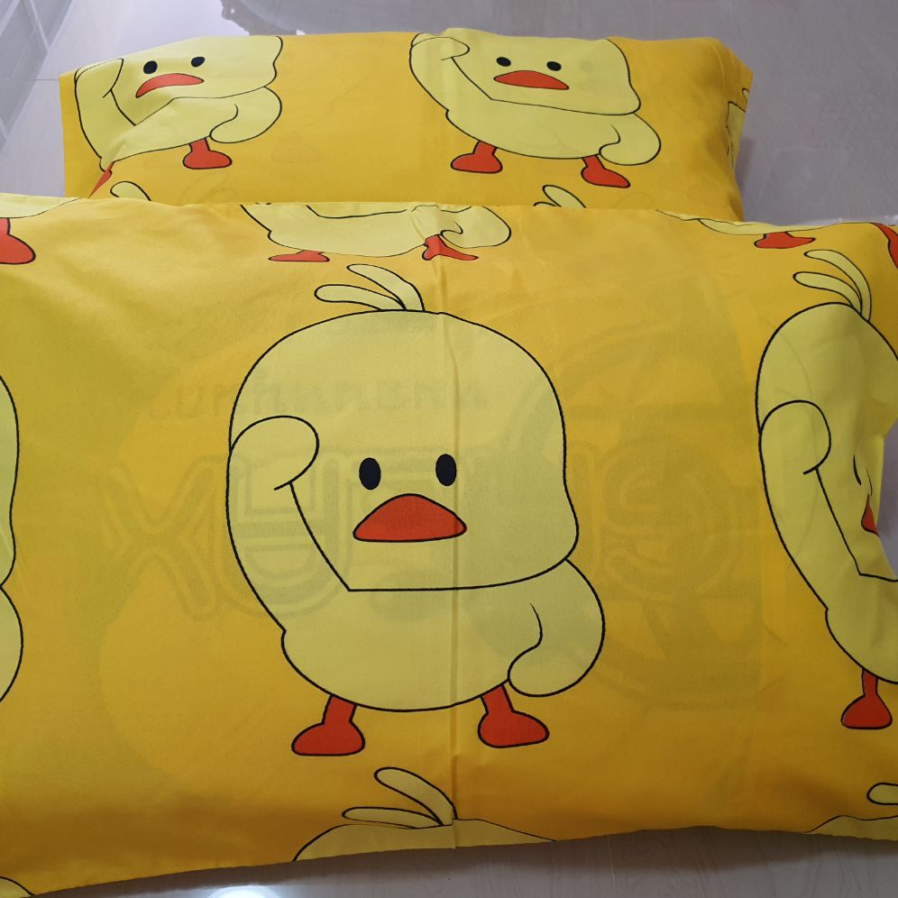 ปลอกหมอนหนุนใบใหญ่ ลายเป็ดสีเหลือง* ขนาดมาตรฐาน (รับปลอกหมอน2ใบ )ใส่หมอนซาตินได้ ผ้านุ่ม สีไม่ตก