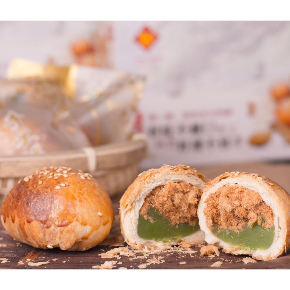 Tupai Emas Meat Floss with Lotus Paste Biscuit (6 ชิ้น)