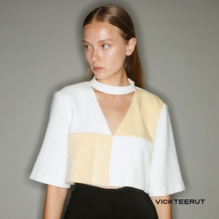 VICKTEERUT Colour Block Short Sleeve Cropped Blouse เสื้อแขนสั้น เสื้อครอป ตัดต่อสี