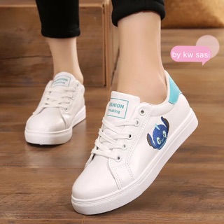 รองเท้าผ้าใบ พร้อมส่ง