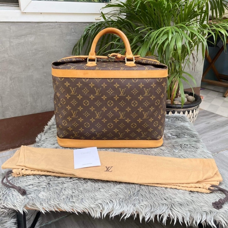 กระเป๋าเดินทางใบใหญ่ กระเป๋าถือใส่ของใส่เสื้อผ้าได้เยอะ 100% authentic brand name bags  🧳 Used Louis Vuitton 40