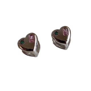 Cha.round zircon heart earrings ต่างหูหัวใจอะไหล่เงิน