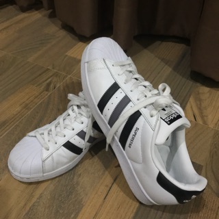 รองเท้า adidas ขนาด 9.50 สภาพใหม่ใส่ 1 ครั้ง (ซื้อมาใหญ่เกิน) สนใจสอบถามต่อรองราคาได้ค่ะ