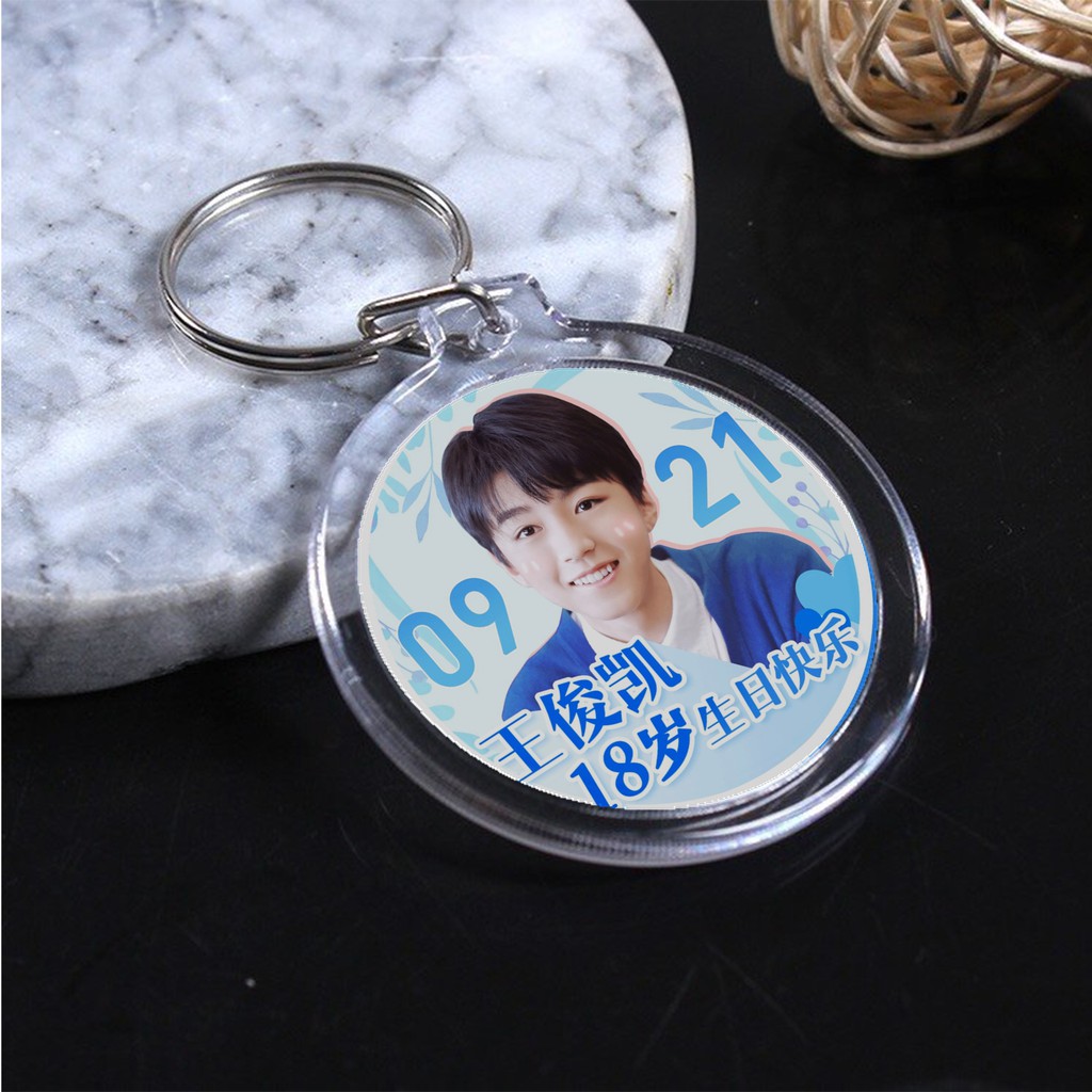 (กลม) ที่แขวนกุญแจน่ารักและสะดวกพิมพ์ลาย TFBOYS VUONG NGUYEN VUONG TUAN HIEN TI