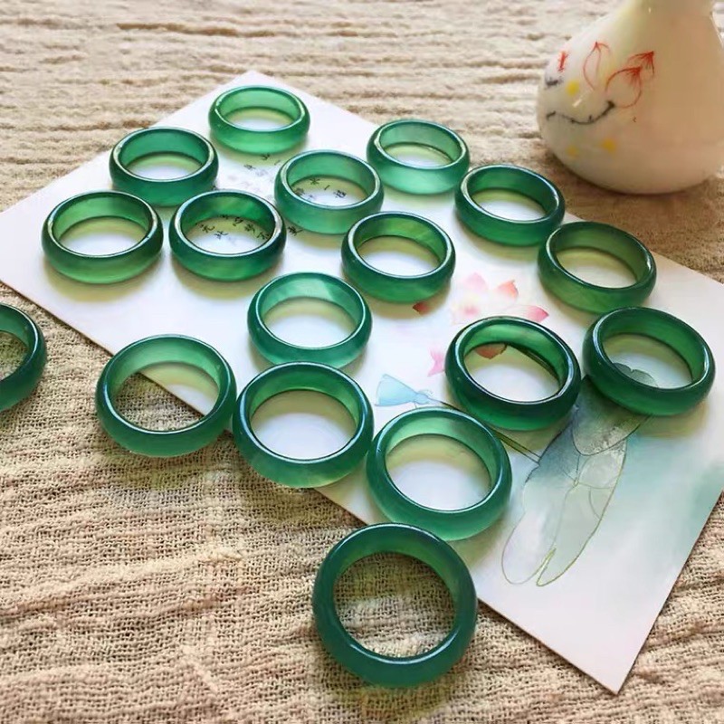 แหวนหยกเขียวเนื้อแก้ว พร้อมส่ง