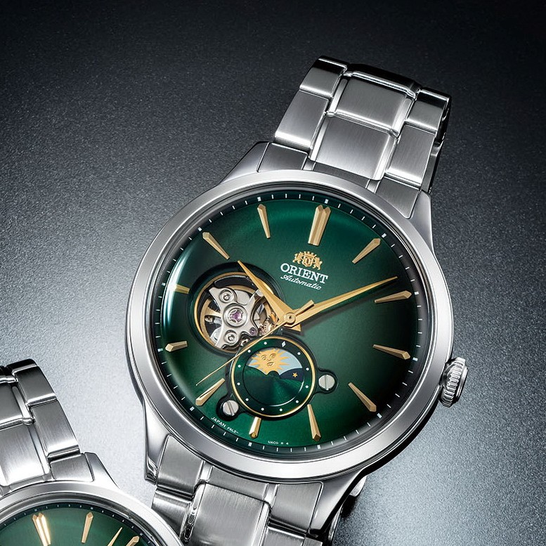 นาฬิกา Orient Classic Automatic Sun And Moon Limited Edition รุ่น RA-AS0104E หน้าปัด สีเขียว สำหรับ ผู้ชาย
