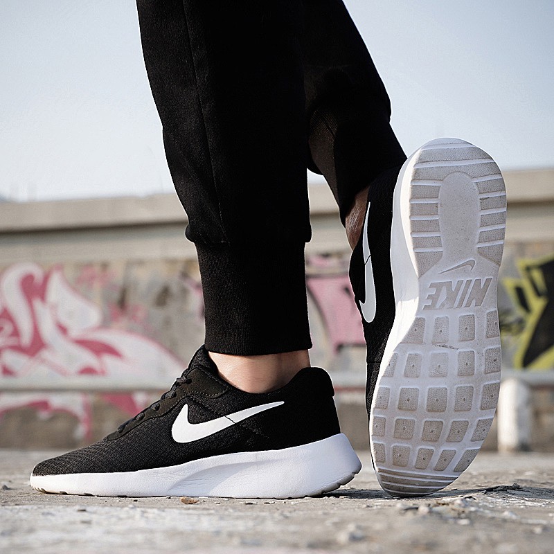 roshe run sneakers