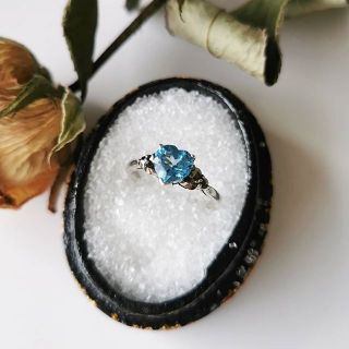 Heart​ Swiss​ Blue​ Topaz​ Ring แหวนพลอยหัวใจสวิสบลูโทพาส ประดับสวารอฟสกี้แมคคาไซค์ สไตล์วินเทจ​ตัวเรือนเงินแท้​ 925​