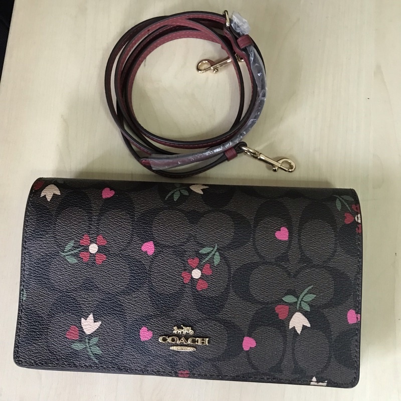 กระเป๋าสะพายข้าง Coach Woc(C7656)รุ่น Wallet  Valentine collection แท้จากUSA