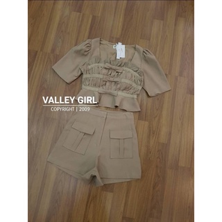 ชุดเซตขาสั้นสีครีม งานป้าย Valley girl SizeL ***มือ1ป้ายห้อย