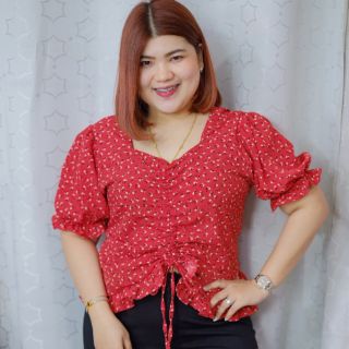 เสื้อคอวี รูดกลาง
แขนตุ๊กตา
สม๊อกหลัง
ผ้าวูลพีช ลายดอก
อก 38-50”
ยาว 25