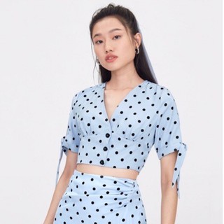 เสื้อครอปลายจุดสีฟ้า Pomelo อก 34 นิ้ว