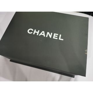 กล่อง chanel box ของแท้ กล่องแบรนด์เนม ของแบรน กล่องของขวัญ 30*25*12 cm
Xxไม่ลดราคาแล้วค่ะxX