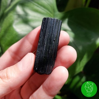 ผลึกแบล็คทัวร์มาลีนดิบธรรมชาติ Black Tourmaline