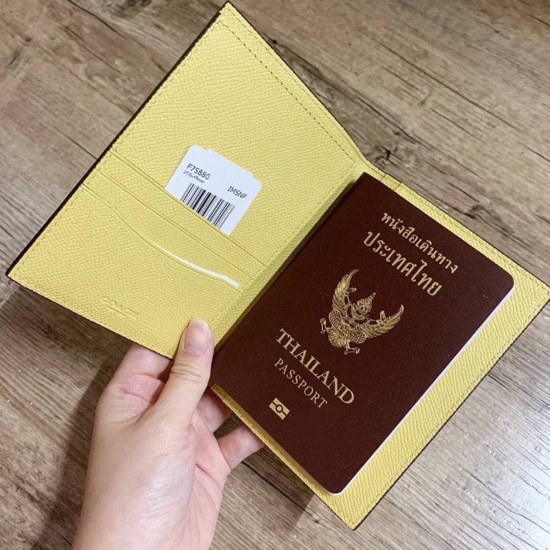 กระเป๋าใส่พาสปอร์ต Coach passport