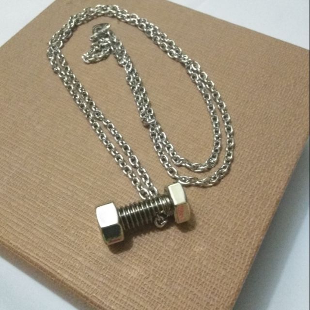 สไตล์ UNIQUE - BOLT AND NUT ASMAMA NECKLACE PENDANT