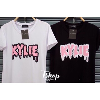 เสื้อยืด สกรีนลายKYLIE มี2สี  สีขาว สีดำ