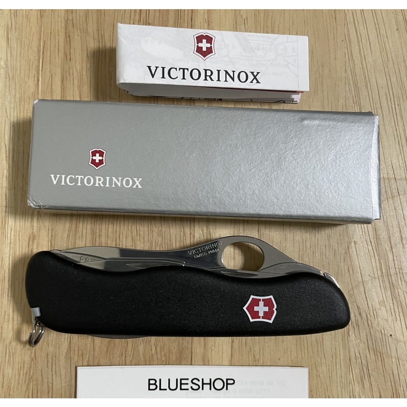 มีด VICTORINOX TRALMASTER one hand black มีดรุ่นที่เปิดมือเดียวได้ เป็นรุ่นที่ผลิตให้ทหารสวิส