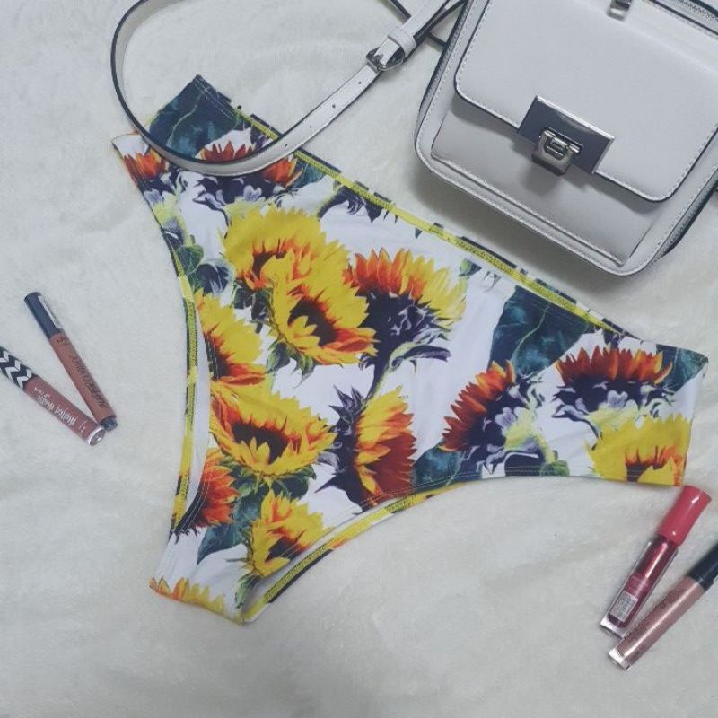 ชุดว่ายน้ำ ชุดชั้นใน กางเกงว่ายน้ำ บิกินี biniki