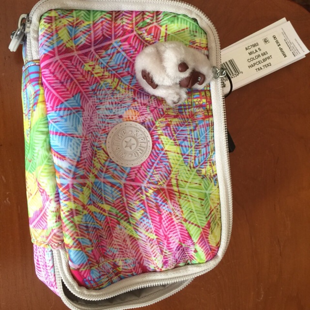 กระเป๋าเครื่องสำอางค์ Kipling