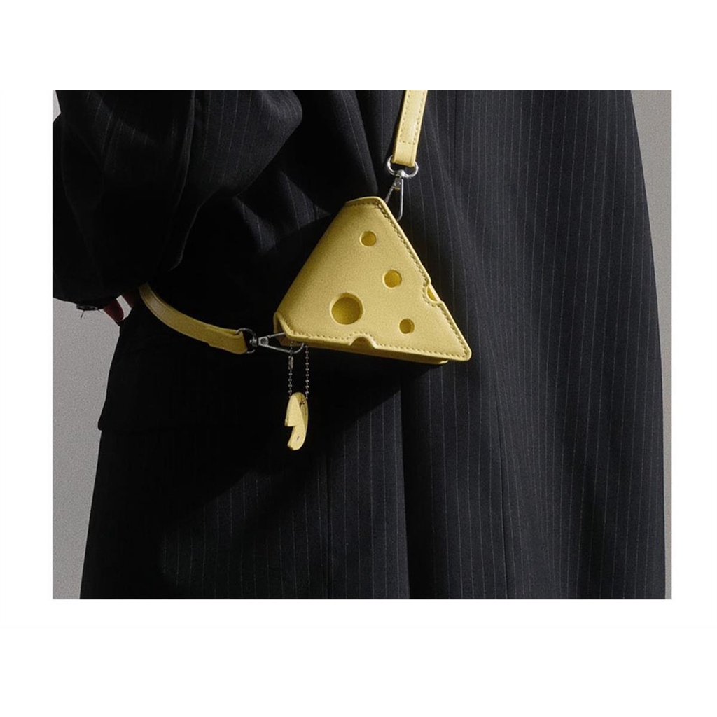 A.t.a Niche ของแท้ กระเป๋าเมสเซนเจอร์ ทรงสามเหลี่ยม ลายลิปสติก ชีสน่ารัก ขนาดเล็ก สําหรับใส่หูฟัง