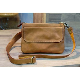 Leather Bag code : LB011 กระเป๋าหนังสะพายข้าง สีน้ำตาลอ่อน