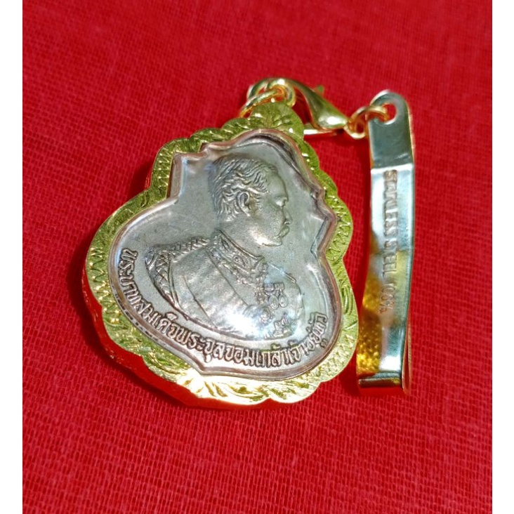 จี้ ร5 พระบารมีปกเกล้า 9พระองค์ ขนาด 4x3cm เลี่ยมทองไมคร่อน พร้อมแหนบทอง