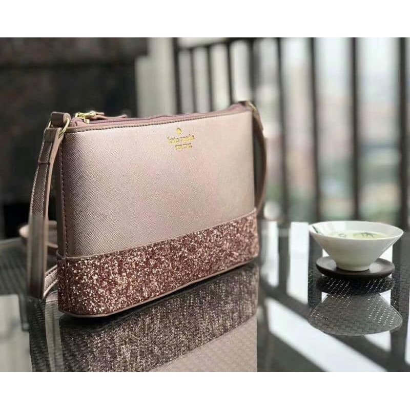 New arrival!! kate spade : new york glitter crossbody bag 2019 งาน แท้ 💯 QC outlet มือ 1