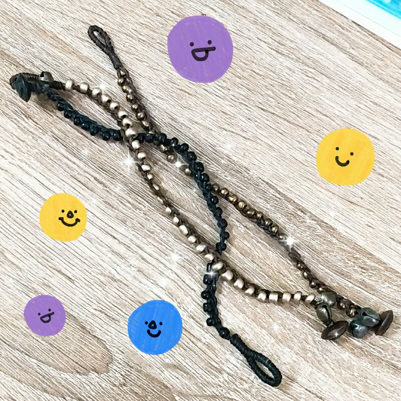 กำไลข้อมือแบบเรียบสีทองหม่น ไม่ฉุดฉาด ใส่สบาย มีกระดิ่งปลาย