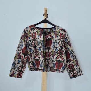 เสื้อคลุมลายปัก สามารถใส่คลุมไปทำงานสวยๆได้ค่ะ