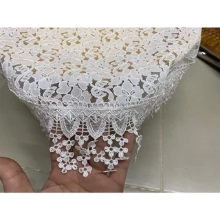 ผ้ารองพานลูกไม้สีขาว ใช้ทำเป็นผ้ารองสินสอดได้ หรือทำเป็นรองพานสินสอด สามารถทำเป็นผ้ารองพานขันโตกก็ได้
