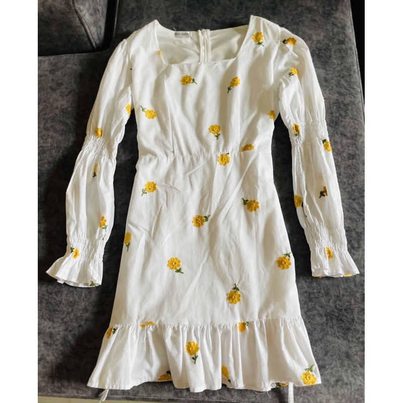 เดรสป้ายnuyshop*ปักดอกไม้