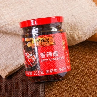 B5 พริกน้ำมัน Lee Kum Kee พร้อมส่ง( 李锦记 香辣酱 ) ขนาด205g พริกน้ำมัน ตรา ลีกุ่มกี่ รสเผ็ดหอมอร่อย สูตรต้นตำรับแท้ๆ