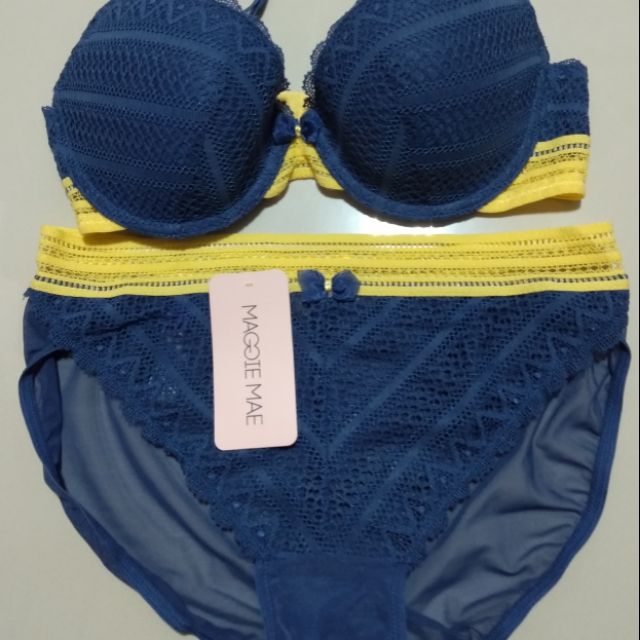 ชุดชั้นในSABINA ทั้งชุด