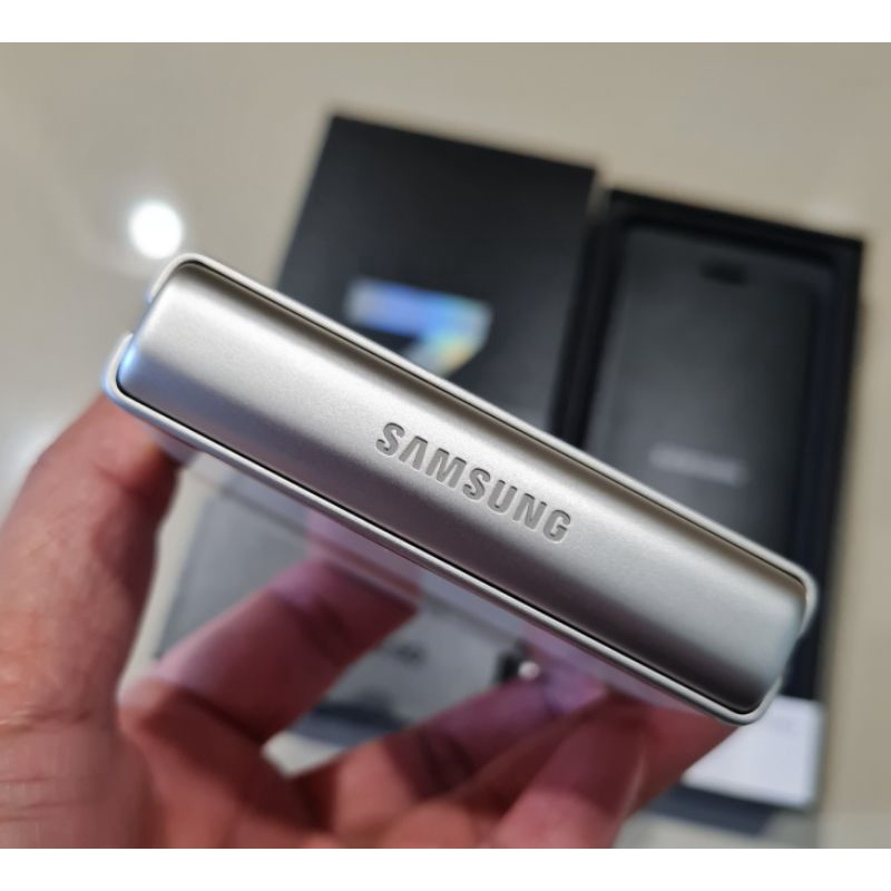 Samsung Galaxy Z Flip3 5G 128 Cream ศูนย์ไทย