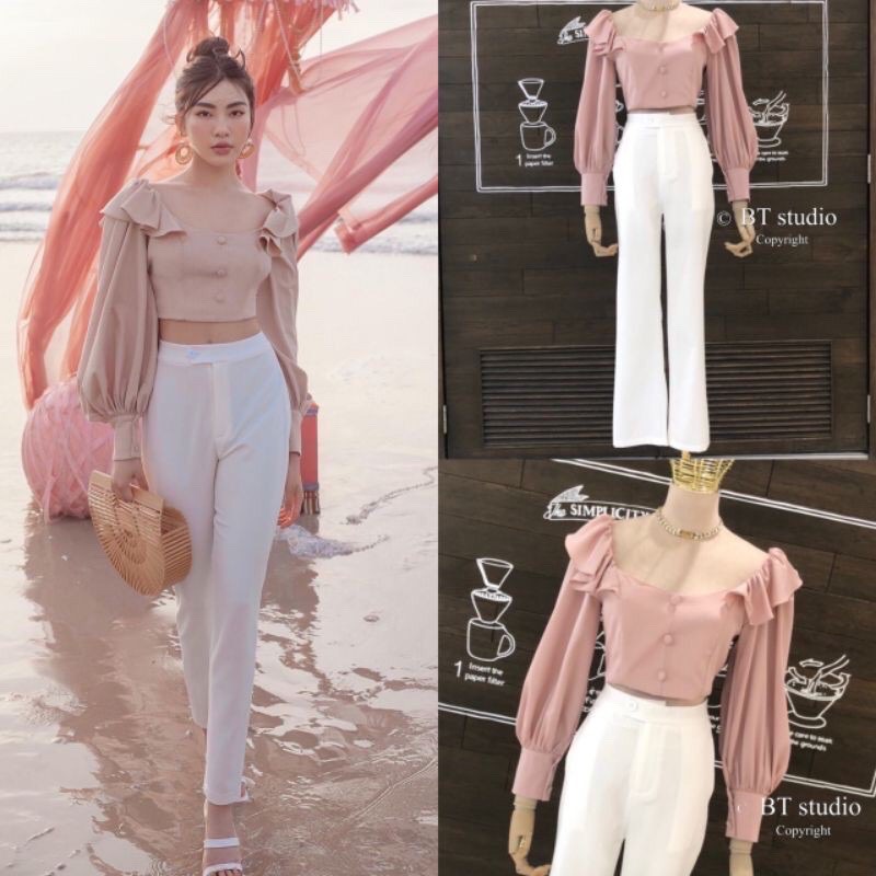 sale⭐️⭐️เซ็ทเสื้อครอปสีขมพู กางเกงสีขาว BT Studio