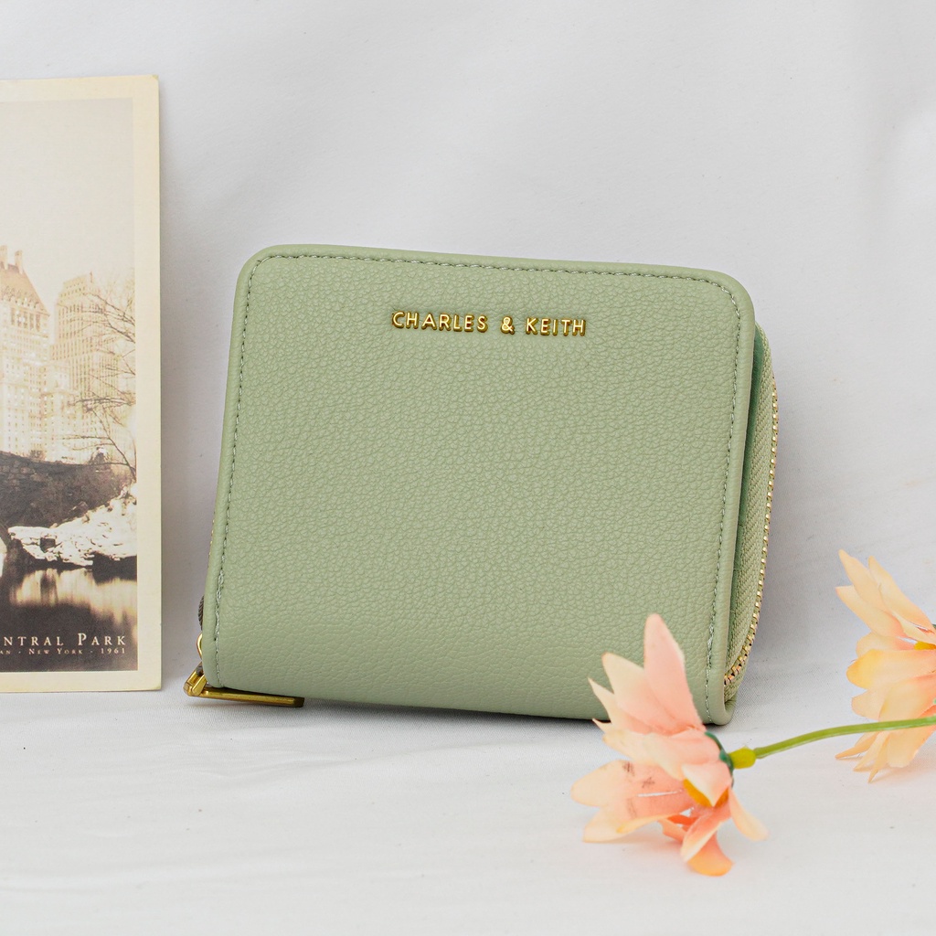 Small Zip 3 Row Wallet Women& 39;s Wallet