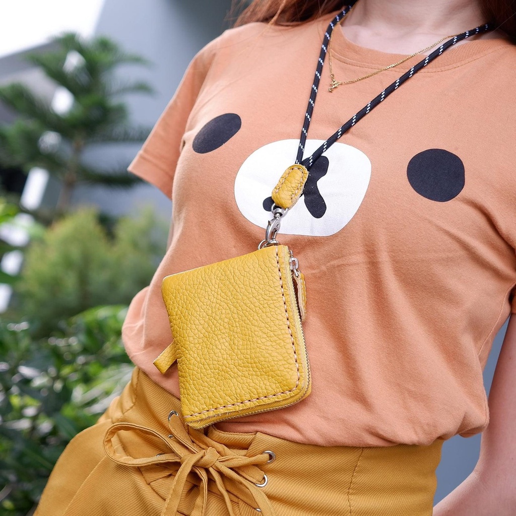 EasyGo รุ่นมีสายคล้องคอ กระเป๋าหนังวัวแท้ เย็บมือน่ารัก สไตล์กิมจิ ขนาด 11 cm × 9.5cm