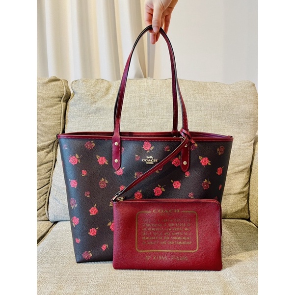 Coach ดำลายดอกกุหลาบ พร้อมใบลูก💯