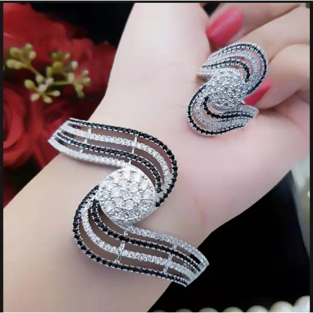 Xuping Jewelry สร้อยข้อมืออัญมณีสีดํา/ขาวและแหวนเครื่องประดับสตรี 5689