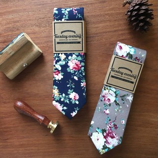 (เส้นขวา)เนคไทสีน้ำตาลอ่อนลายดอก Neck tie Brown Floral