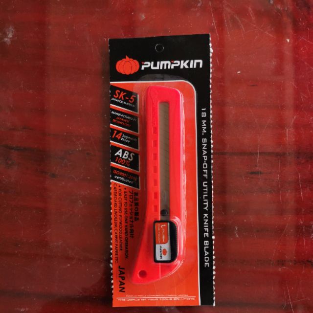 (คละสี) คัตเตอร์ พัมป์คิน PUMPKIN SK-5 ขนาด 18 MM.