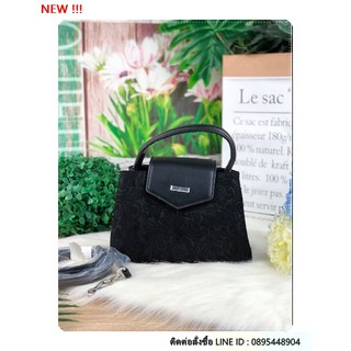 PEDRO VELVET TOP HANDLE BAG กระเป๋าหูหิ้ววางอยู่ทรงสวย ด้านหน้าตรงฝาเปิดปั๊มโลโก้แบรนด์สีทอง +++-