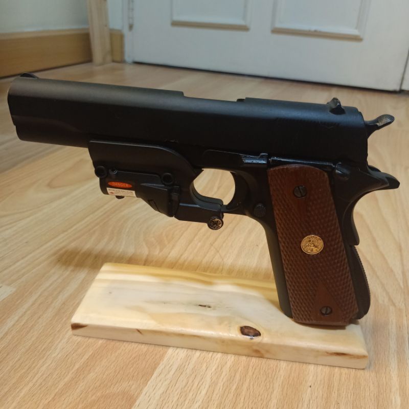แทนไม้สำหรับตั้งโชว์ M1911A1
