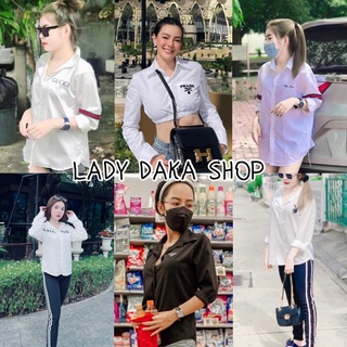 🧡LADY DAKA SHOP🧡 ตามกระแส มาแรง เสื้อเชิ้ตคอปกกระดุมหน้า สกรีนตรงอก แต่งช่วงแขน2ข้าง