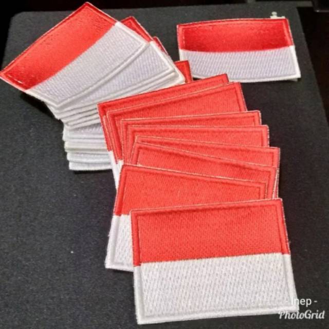 MERAH สัญลักษณ์โลโก้ปัก 5x7 ซม. ป้าย Bet ธงสีแดงและสีขาว