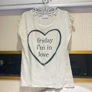 Friday heart T shirt สภาพดีเหมือนใหม่ ผ้านิ่มมาก