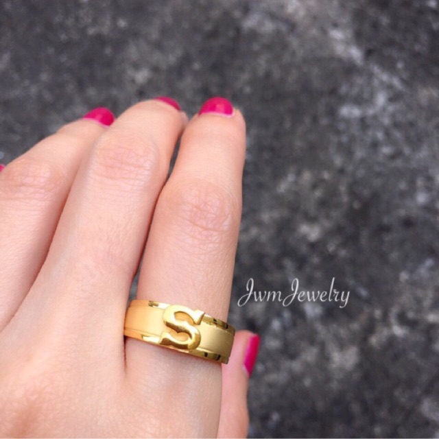 Alphabet ring G.