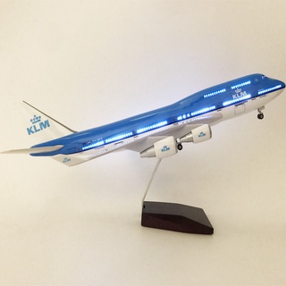 โมเดลเครื่องบิน KLM Boing 747 ขนาด 47 cm. มีล้อ มีไฟในห้องผู้โดยสาร scale 1:150 มีฐานตั้งโชว์ให้ สวย งานละเอียด